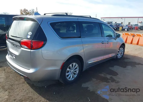 2017 Chrysler Pacifica Touring-L z USA, uszkodzony, nr VIN 2C4RC1BG5HR613473